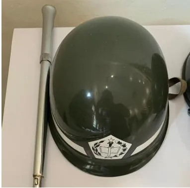 Foto TONGKAT DAN HELM BINTARA PELATIH TNI